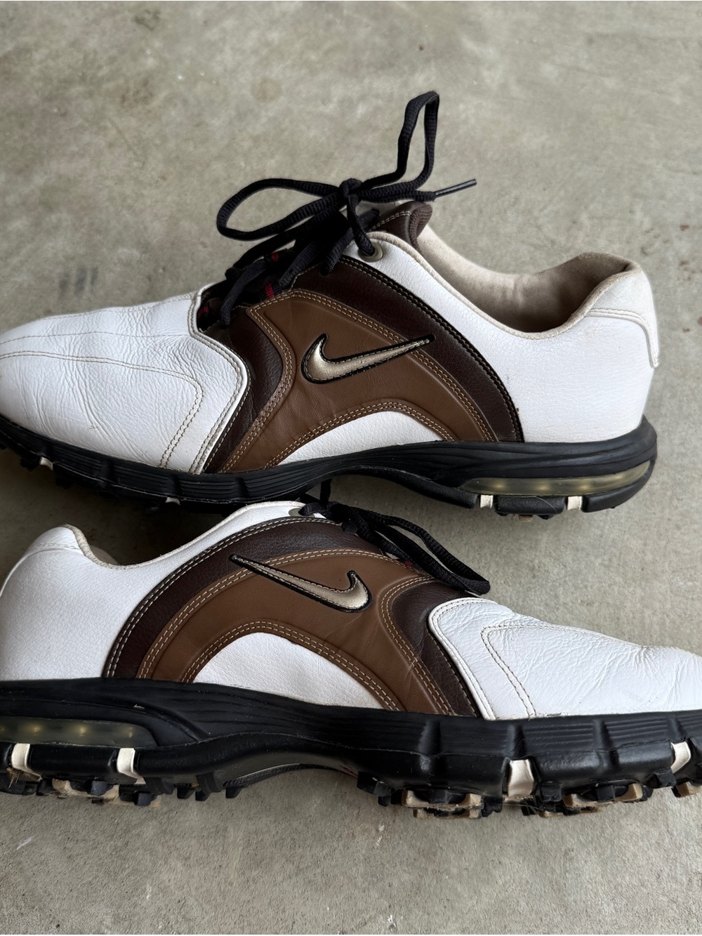 Nike Men’s White and Brown Athletic Golf Shoes